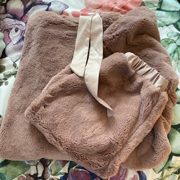 Charlotte Russe Faux Fur Crop Hoodie - Picture 4 of 5